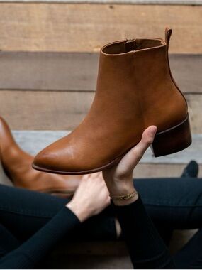 THURSDAY Boot Compant  Tempo Boots
Size 7